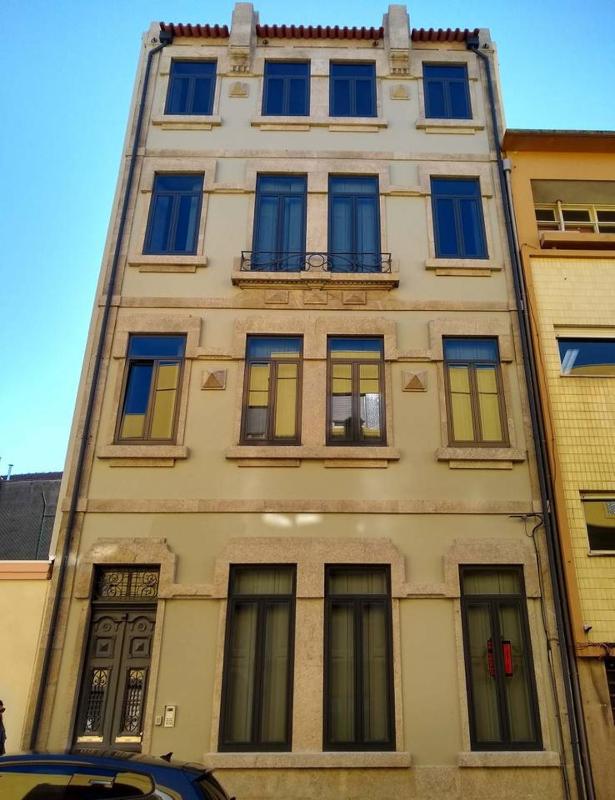 GuestReady - Charming Downtown and Quiet Apartment - image 24