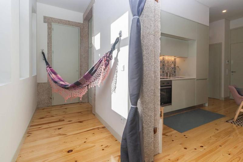 GuestReady - Charming Downtown and Quiet Apartment - image 16