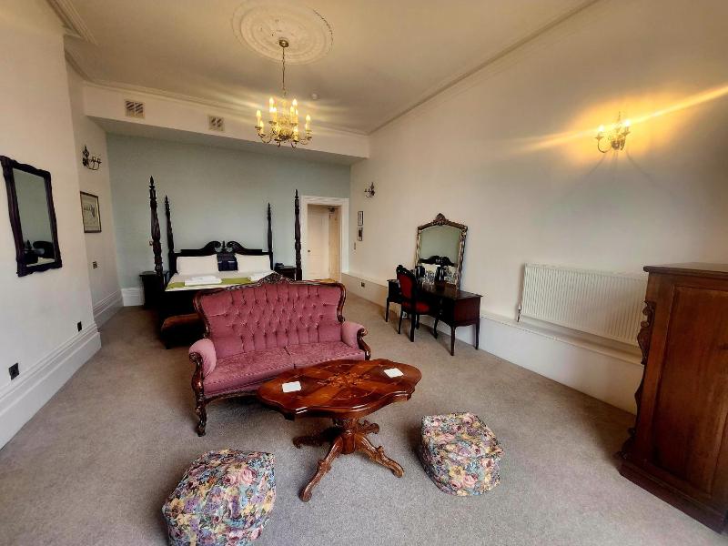 Superior Suite image 4