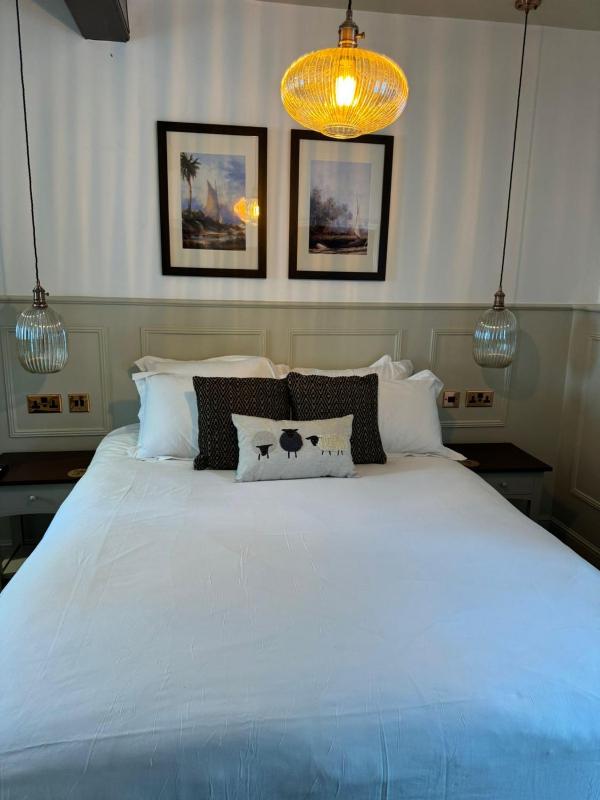 Deluxe Double Room image 1