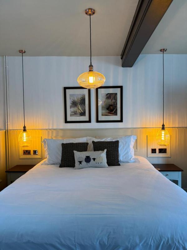 Deluxe Double Room image 3