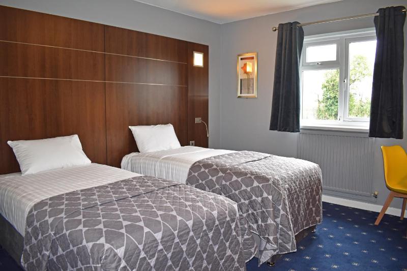 Business Twin Room image 3