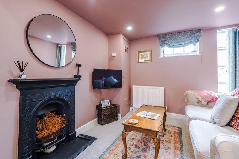 Rustic Chester Cottage Near Shops & Terrace - image 37