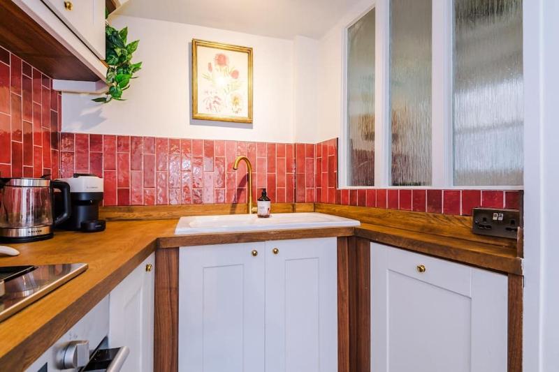 Rustic Chester Cottage Near Shops & Terrace - image 28