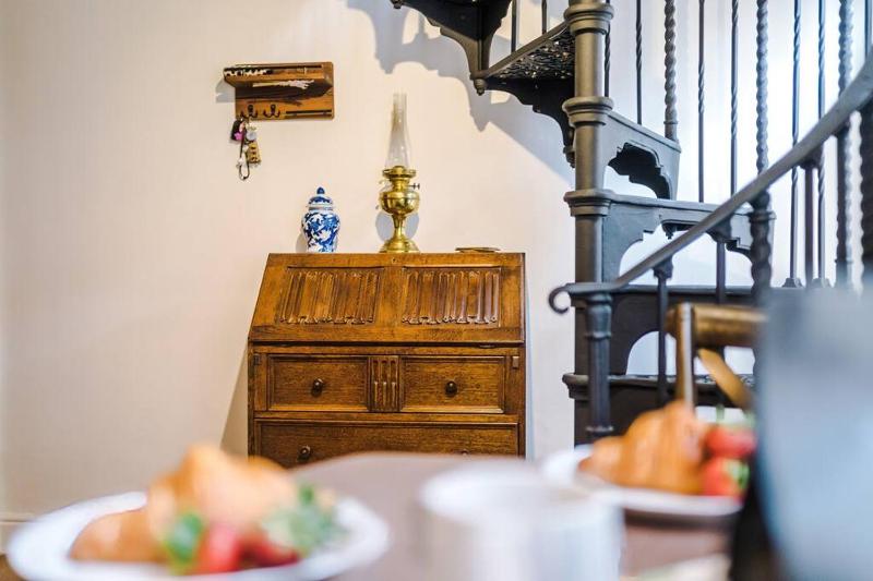 Rustic Chester Cottage Near Shops & Terrace - image 26