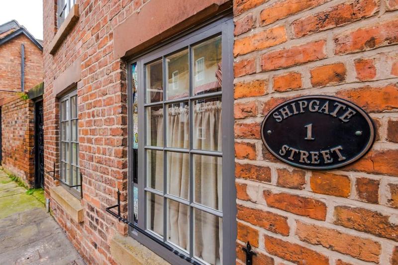 Rustic Chester Cottage Near Shops & Terrace - image 13