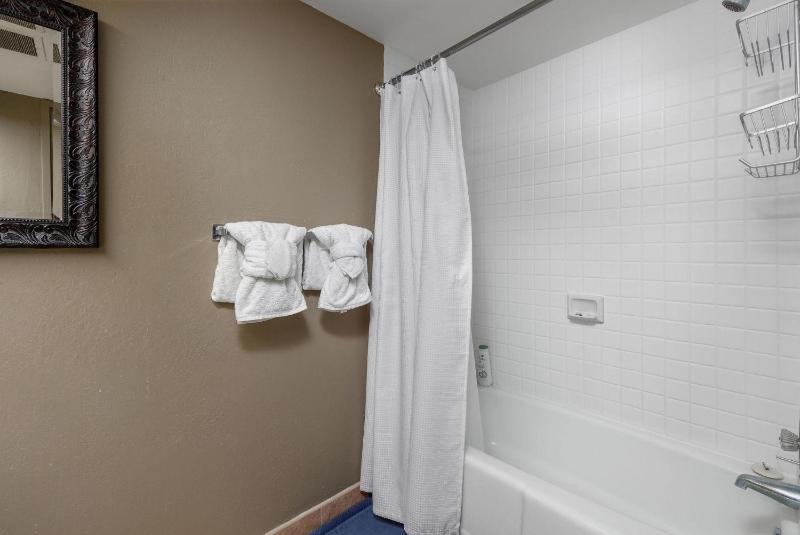 Kona Pacific B409 - image 32