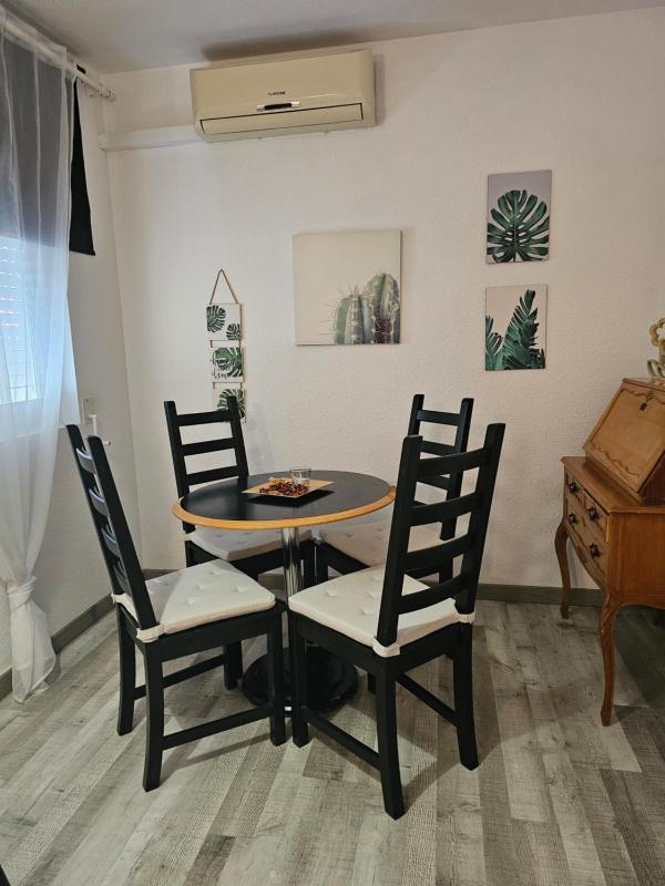 One-Bedroom Apartment image 3