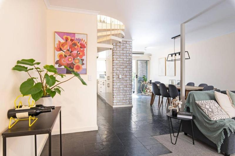 Character and Charm 3BR home with free wine - image 1