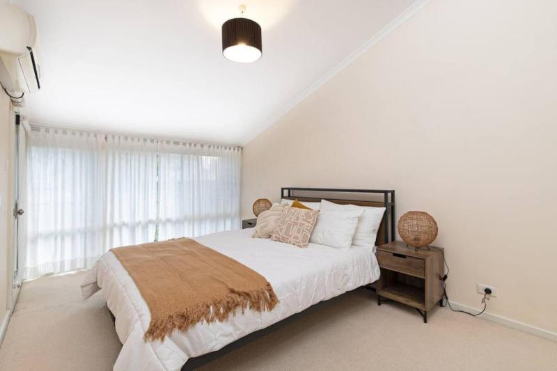 Character and Charm 3BR home with free wine - image 11