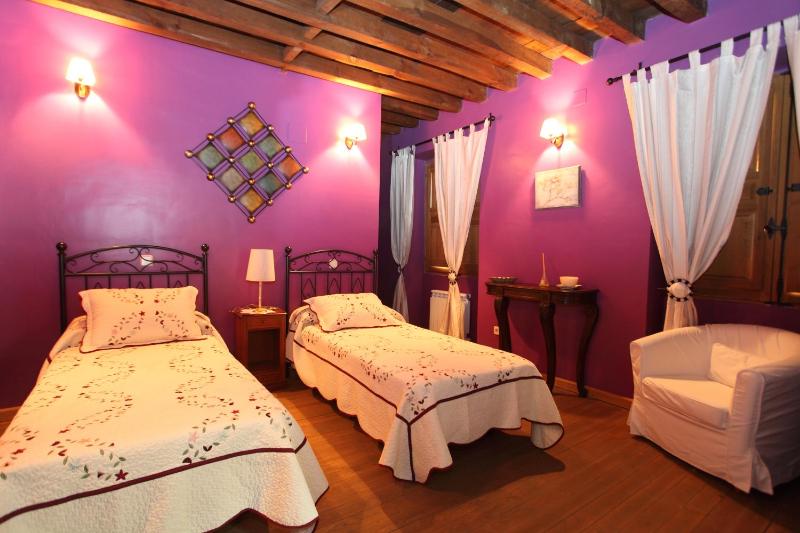Double or Twin Room image 4