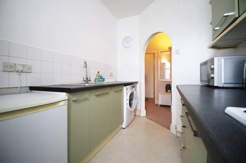 Two Bedroom Flat | Central | Free Off-Peak Parking - image 21