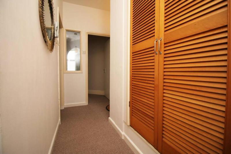 Two Bedroom Flat | Central | Free Off-Peak Parking - image 17