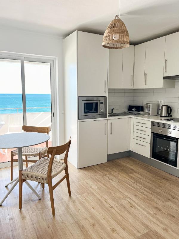 One-Bedroom Apartment with Sea View and Access to the Pool image 3
