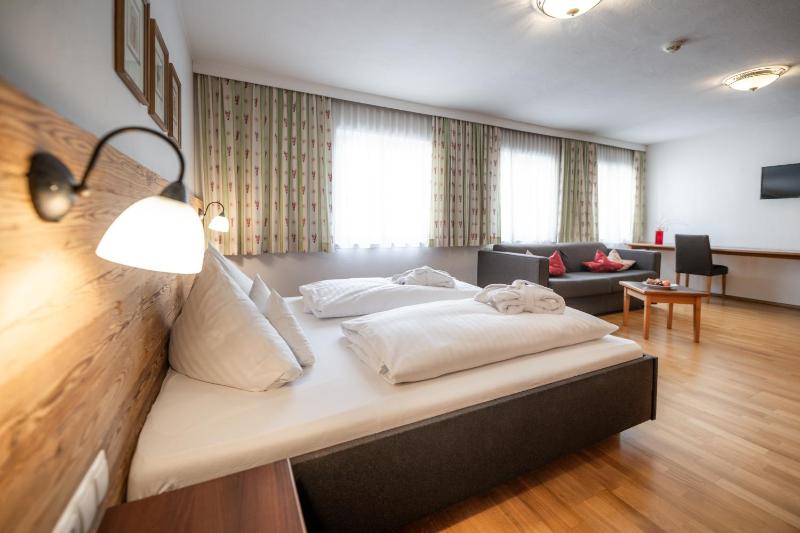 Double Room image 4