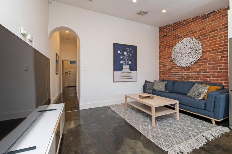 Lovely and Spacious 2-bedroom home in Norwood - image 1