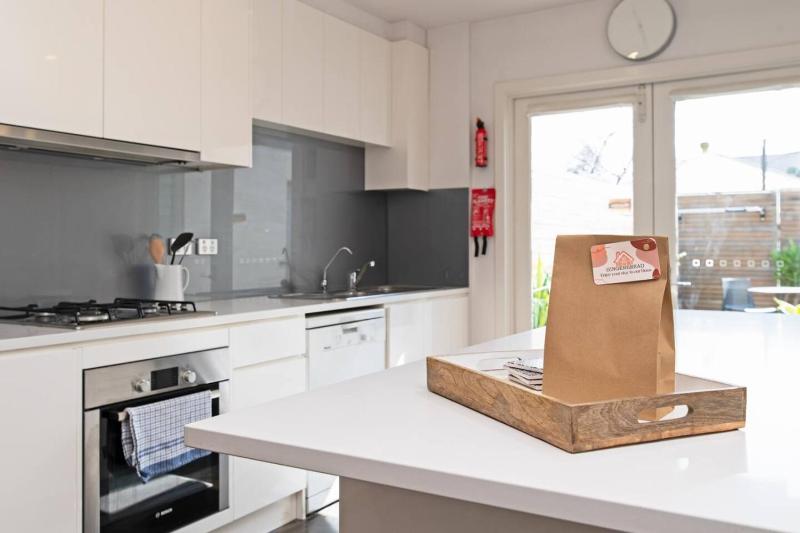 Lovely and Spacious 2-bedroom home in Norwood - image 12