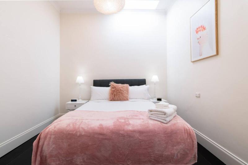 Lovely and Spacious 2-bedroom home in Norwood - image 13