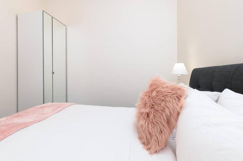 Lovely and Spacious 2-bedroom home in Norwood - image 9