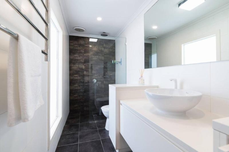 Lovely and Spacious 2-bedroom home in Norwood - image 2