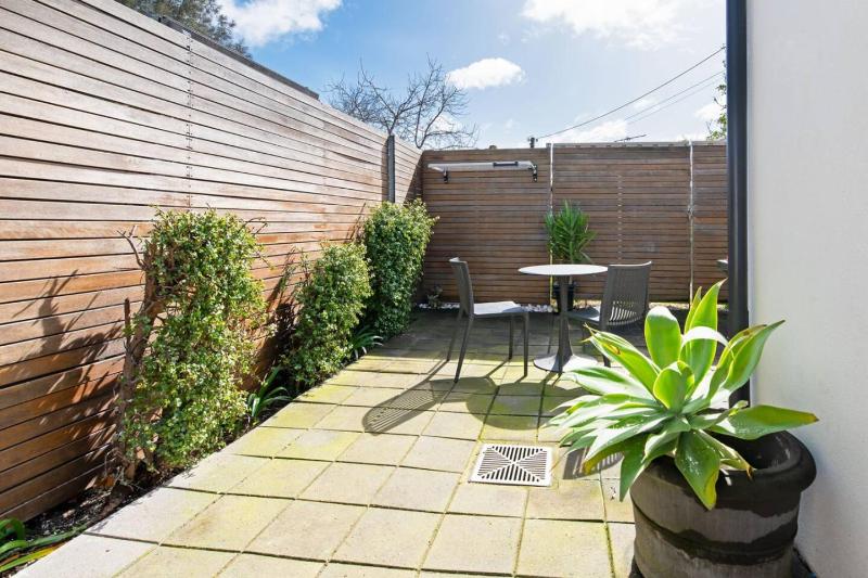 Lovely and Spacious 2-bedroom home in Norwood - image 10
