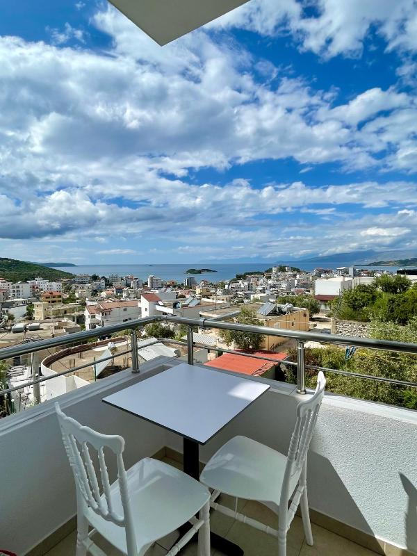 Double Room with Balcony image 4