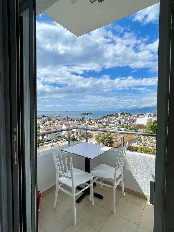 Double Room with Balcony image 3