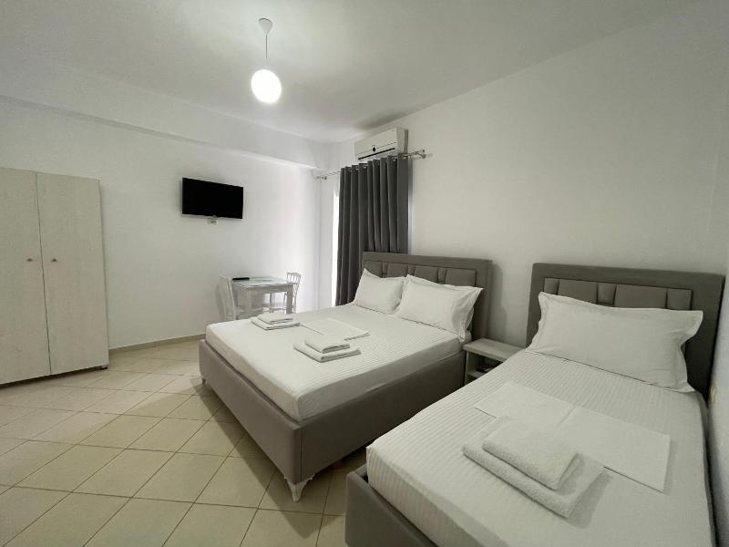 Triple Room with Sea View image 1