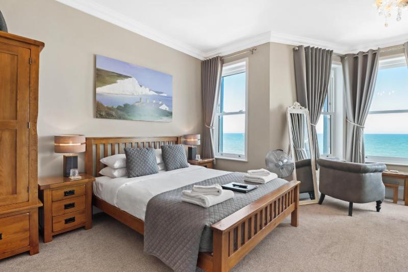 King Room with Sea View - 2nd Floor image 1