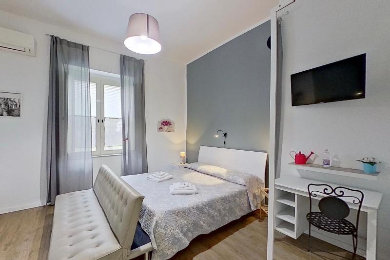Double Room image 1