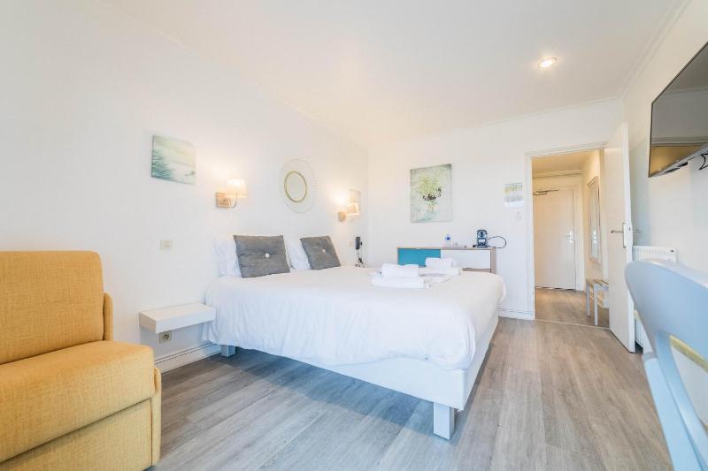 Superior Single/ Double Room with Terrace image 4
