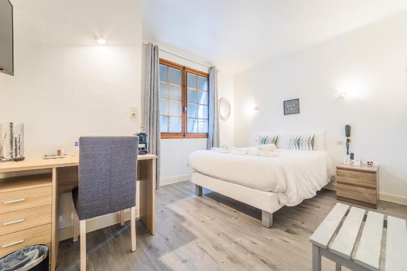 Standard Double Room image 1