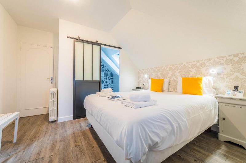 Double Room image 1