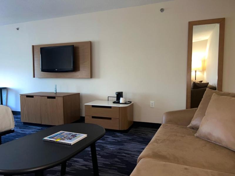 King Suite with Sofa Bed image 3