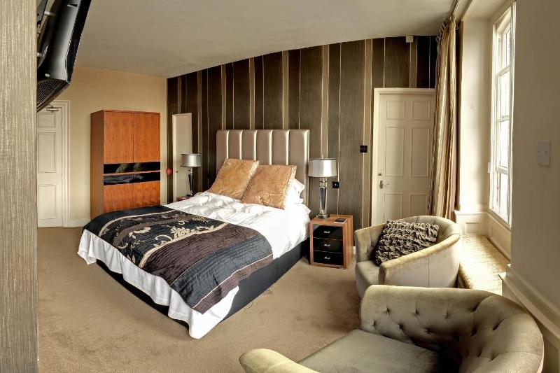 Town Double Room image 3
