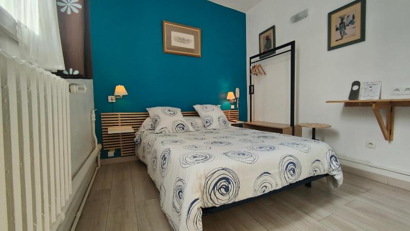 Standard Double Room image 3