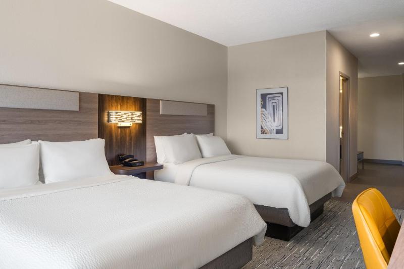 Queen Suite with Two Queen Beds image 2