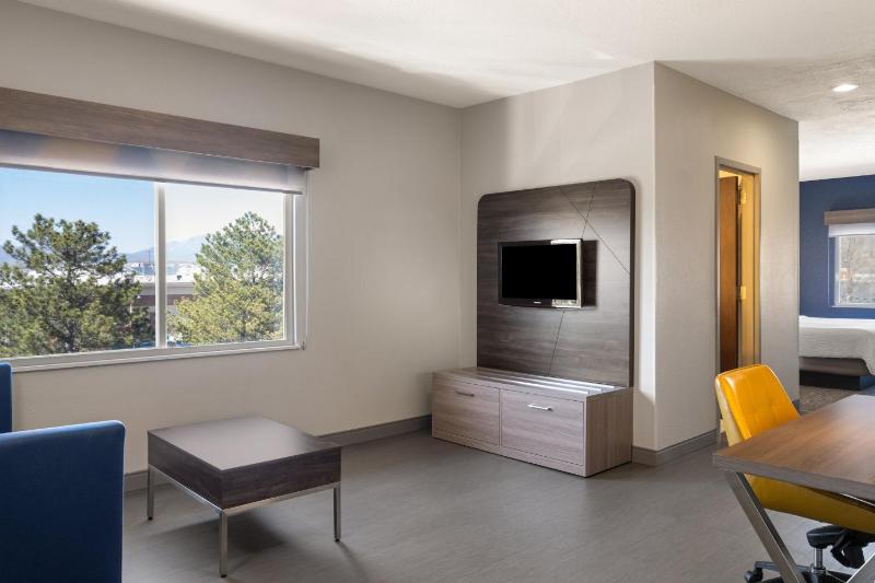 King Suite with Mountain View image 2