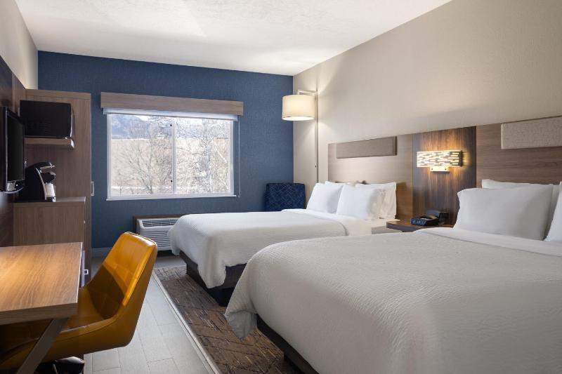 Standard Room with Two Queen Beds image 2