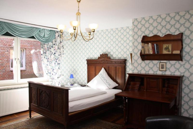 Single Room image 4