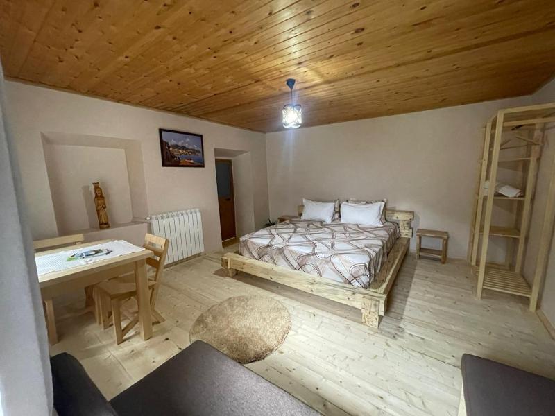 Deluxe King Room image 1