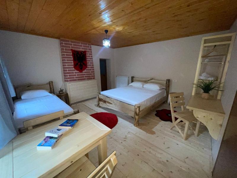 Deluxe Triple Room image 1