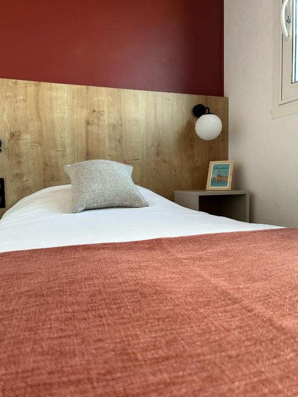 Triple Room with Courtyard View image 3