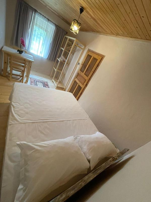 Double Room with Shared Bathroom image 4