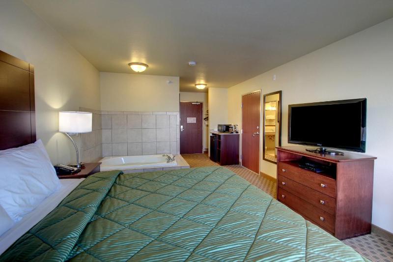 King Suite with Whirlpool image 1