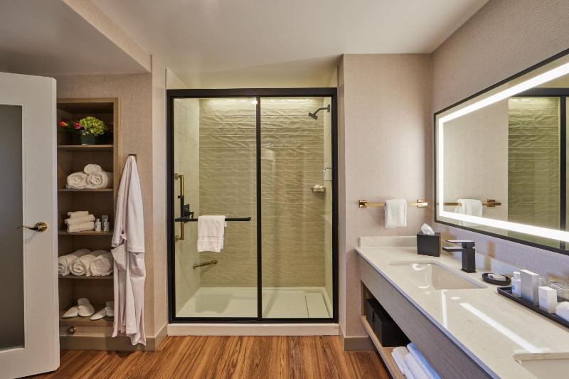 Exec Suite Double Queen, Executive Suite, 2 Queen image 3