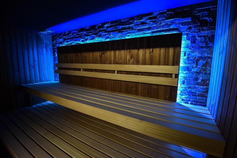 Double Room with Spa Bath image 2