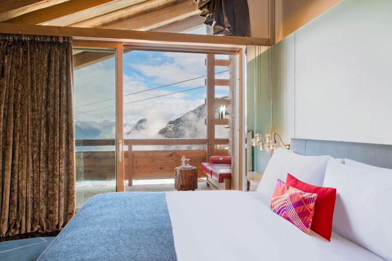 Cool Junior Suite with Balcony and Mountain View image 1