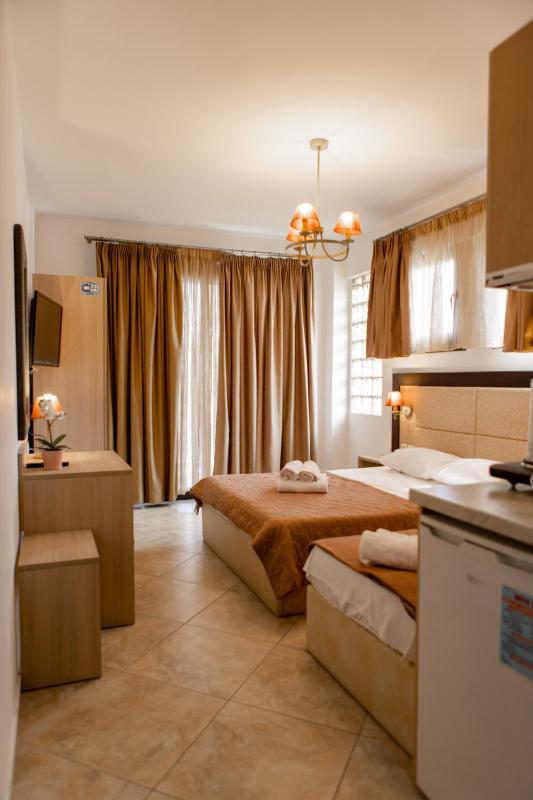 Studio (3 Adults) image 2