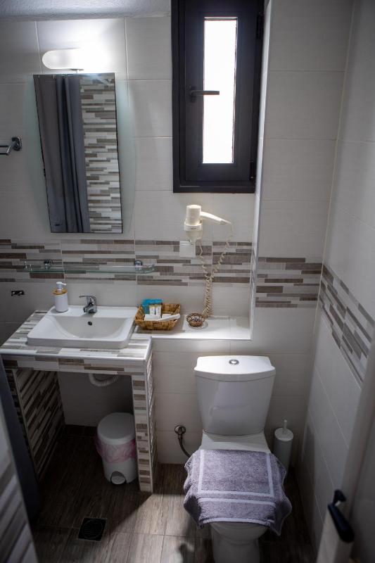 Deluxe Triple Room with Sea View image 2